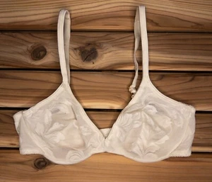 Vintage 34C White Lace Unlined Underwire Bra by Olga - Picture 1 of 3