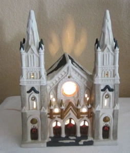 VILLAGE SQUARE Vtg 1996 10th Anniversary LIGHTED CHURCH 2 Steeples Stained Glass - Picture 1 of 23