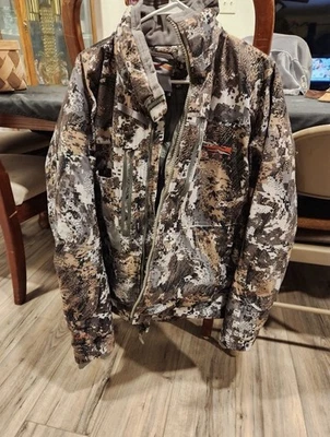 Sitka incinerator jacket. Very warm and waterproof size L - Image 1 of 4