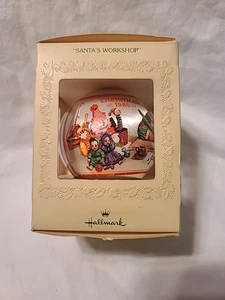 (O) 1980 Punze Santa's Workshop Vintage Satin Kugel Weihnachtsschmuck - Bild 1 von 6