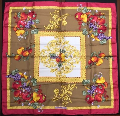Bufanda de seda vintage con defectos Salvatore Ferragamo Italia 86 cm rojo frutas Foto 1 de 4