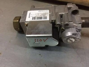 Honeywell Gas Valve VK4105A 110V Used  - Picture 1 of 3