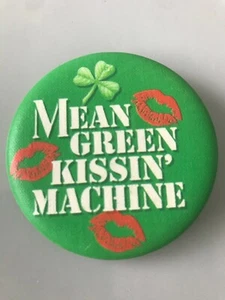 Máquina de besos vintage 1983 Hallmark San Patricio verde medio con botón trasero - Imagen 1 de 4