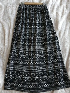 Forever 21 Women’s Small Maxi Skirt Double Slit  Sides Black White Boho EUC - Picture 1 of 11