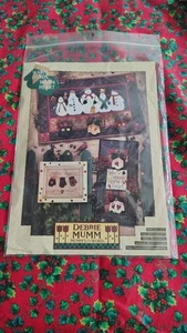 DEBBIE MUMM - MUMM'S THE WORD - Quilt Pattern -  WARM HANDS WARM HEART - Picture 1 of 4