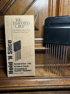 The Pampered Chef Hold N Slice #1101 Black New in Box - Picture 1 of 6