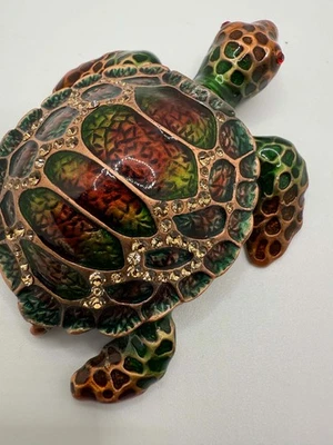 Caja de baratijas con joyas de tortuga marina Rucinni cristales austriacos pintados a mano edición limitada Foto 1 de 4