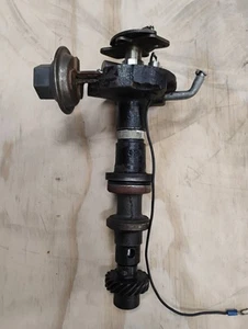 1958 Cadillac 365 V8 Engine Distributor 1110909 - Picture 1 of 11