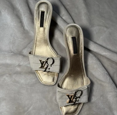 Louis Vuitton LOVE Vintage Gatito Tacones Mules Foto 1 de 4