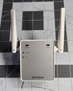 NETGEAR WiFi RangeExtender EX2700 N300 Wireless Signal Booster Repeater FREE S/H - Picture 1 of 6