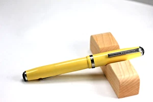 ESTERBROOK PASTEL YELLOW FOUNTAIN PEN 2668 NIB GOOD SAC - Picture 1 of 11