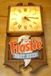 Vintage 60er Jahre Frostie Root Beer beleuchtete Uhr / Werbung Soda Schild funktioniert - Bild 1 von 12