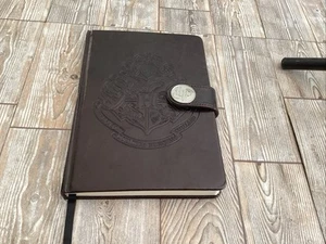 Harry Potter Hogwarts Cresta A5 Forrado Cuaderno Diario Con Cierre - Warner Bros - Imagen 1 de 21