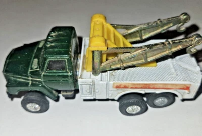 Vintage Green, white, yellow, die-cast tow truck 1/32 scale - Image 1 of 4