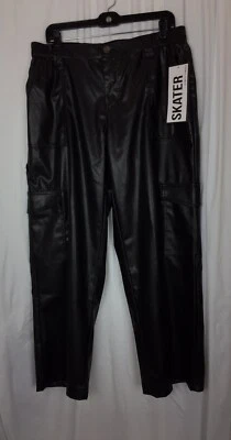 Pantalones de skater Almost Famous para mujer negros de cuero sintético bolsillos de carga talla XL nuevos Foto 1 de 4