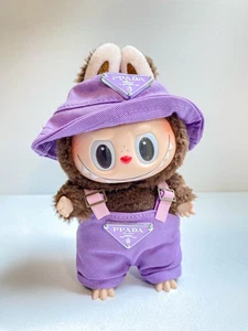 Lila Cord Overall Outfit mit Fischerhut - Puppenkleidung für Labubu - Bild 1 von 2
