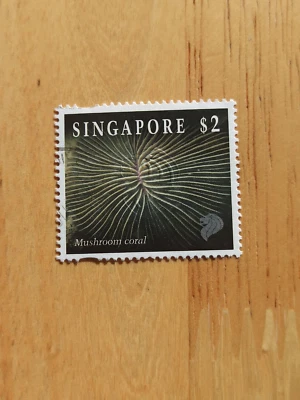 Singapore, Mushroom coral, embossed $2 postage stamp Foto 1 de 4