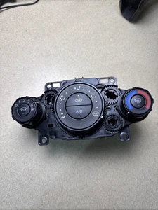 Ford Fiesta Zetec SNJB Klimabedienteil 8A6119980BE Bj 2010 - Bild 1 von 7