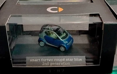SMARTWARE 12445 SMART fortwo coupé star blue - scala H0 - Immagine 1 di 4