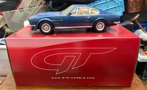 Precioso muy raro GT Spirit Aston Martin GT744 V580 X-Pack azul escala 1:18 A06 - Imagen 1 de 24