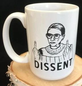 TAZA RUTH BADER GINSBURG NOVEDAD DIVERTIDA NUEVA SALUDO DE 3 DEDOS TAZA DOBLE CARA RBG - Imagen 1 de 7