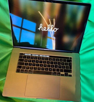 Apple MacBook Pro 16 Zoll, 512GB SSD, Intel Core i7 9. Gen, AMD Radeon. - Bild 1 von 4