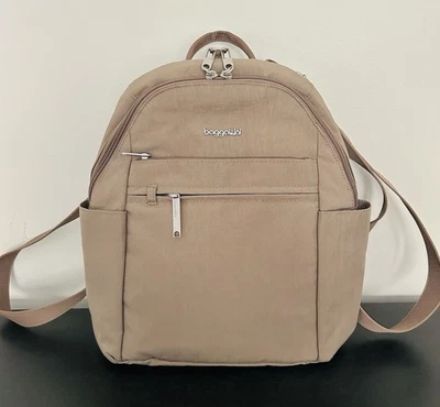 Mochila pequeña de nailon antirrobo BAGGALLINI de vacaciones Portabello de viaje nueva sin etiquetas excelente Foto 1 de 4