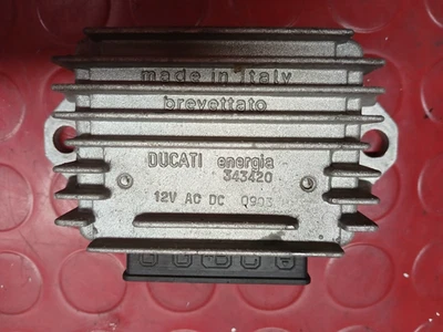 REGOLATORE DI TENSIONE DUCATI PIAGGIO VESPA PX 125 150 CATALIZED VEDI FOTO - Immagine 1 di 4