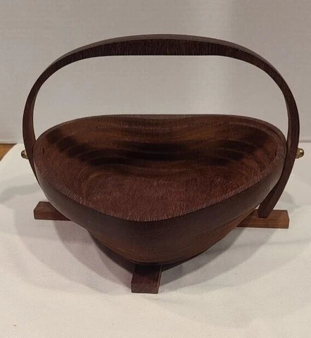 Deep Spring Wooden Heart Basket Collapsible 10" x 10" Great Condition Cover