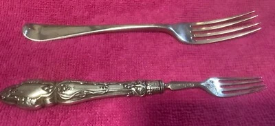 2 silver forks. George 3rd 1799 & Victoria 1852. Weight 61gms - Image 1 of 4