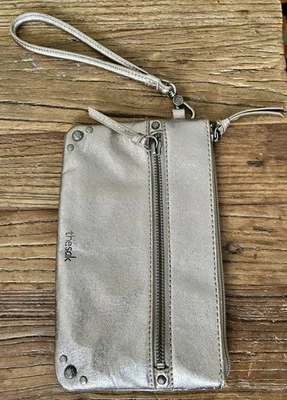 Клатч SAK с ремешком на молнии сверху металлик золото кожа  - Изображение 1 из 4