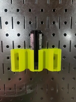 Montaje de batería triple Ryobi VERDE Tek4 4V Foto 1 de 4