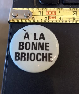 Vintage Pin - A La Bonne Brioche - Picture 1 of 2