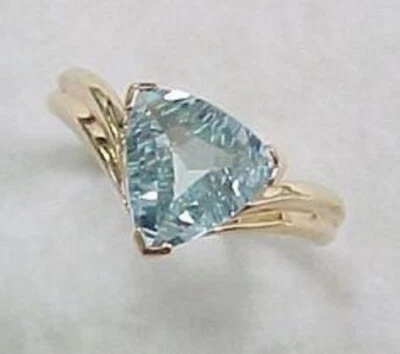 Anillo de compromiso de 2 bandas aguamarina simulada de 7 quilates enchapado en oro amarillo de 14 quilates Foto 1 de 4