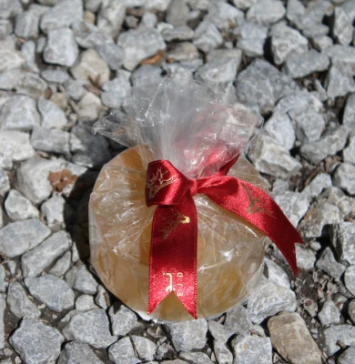 HANDGEFERTIGTE SEIFE Weihrauchseife rund 200 gr. aus Oman handgefertigt