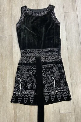 Antiguo vestido de noche de terciopelo negro con cuentas plateadas Art Deco Flapper años 20 Foto 1 de 4