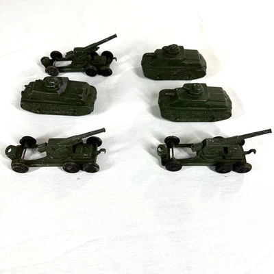 3 Tootsietoy Tanks and 3 Tootsietoy Anti Aircraft Guns Military - Image 1 of 4