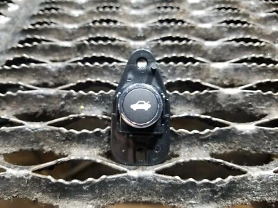 16 17 DODGE CHALLENGER SRT TAPA MALETERO DESBLOQUEO LIBERACIÓN BOTÓN ABIERTO INTERRUPTOR FABRICANTE ORIGINAL 12K Foto 1 de 4