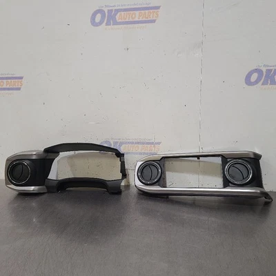 23 2023 TOYOTA TACOMA SR5 TABLERO BISEL CIRCUNDANTE RADIO Y CALIBRE CLÚSTER NEGRO Foto 1 de 4