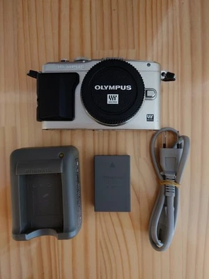 Cámara sin espejo Olympus PEN Lite E-PL6 plateada con cargador de batería 7807 disparos #21 Foto 1 de 4