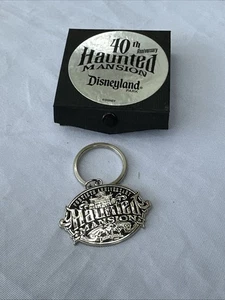 DISNEY 40TH ANNIVERSARY HAUNTED MANSION KEYCHAIN DISNEYLAND EUC - Picture 1 of 6