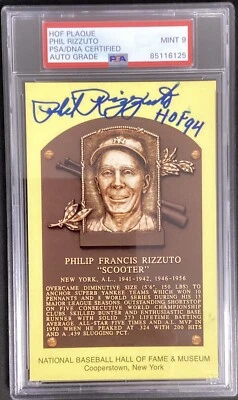 Placa postal firmada por Phil Rizzuto placa dorada de la corte autógrafo amarillo de los Yankees PSA/DNA 9 Foto 1 de 3