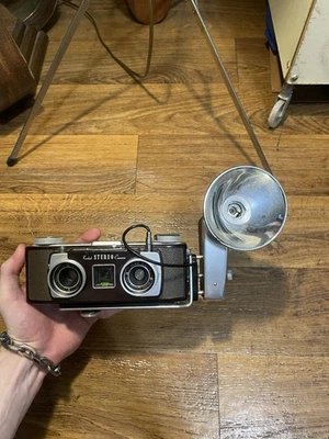 Cámara fotográfica Kodak estéreo 35 mm vintage años 50 Anaston sin probar con flash Foto 1 de 4