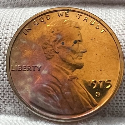 1975-S Lincoln Memorial Cent Deep Cameo Proof Purple/Blue Toning Obverse #5302 - Image 1 of 4