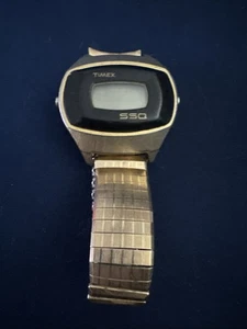 Reloj de pulsera digital Timex SSQ vintage para hombre correa dorada y plateada - Imagen 1 de 4
