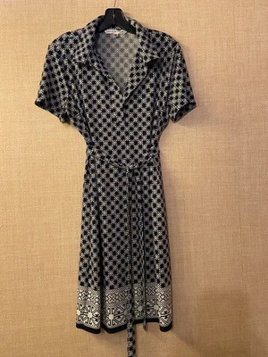 Max Studio Vestido Manga Corta Talla M Azul Oscuro Con Estampado Geométrico Blanco Foto 1 de 4