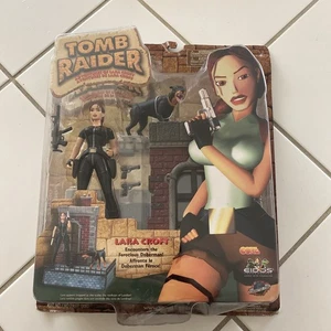 Figurina Lara Croft Tomb Raider Incontri Feroce Doberman 1999 Playmates A2 - Foto 1 di 14