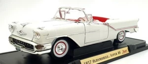 Road Signatures 1/18 Scale 92758 - 1957 Oldsmobile Super 88 - White - Picture 1 of 5