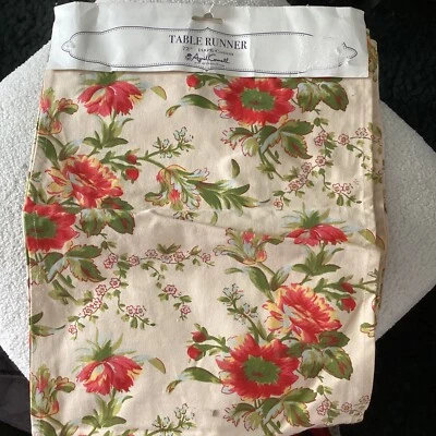 April Cornell Christmas Poinsettia Green Red Paisley Cotton Table Runner 15x72" - Image 1 of 4