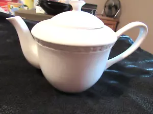 Wedgwood Hedge Rose English Teapot with Lid - Picture 1 of 7